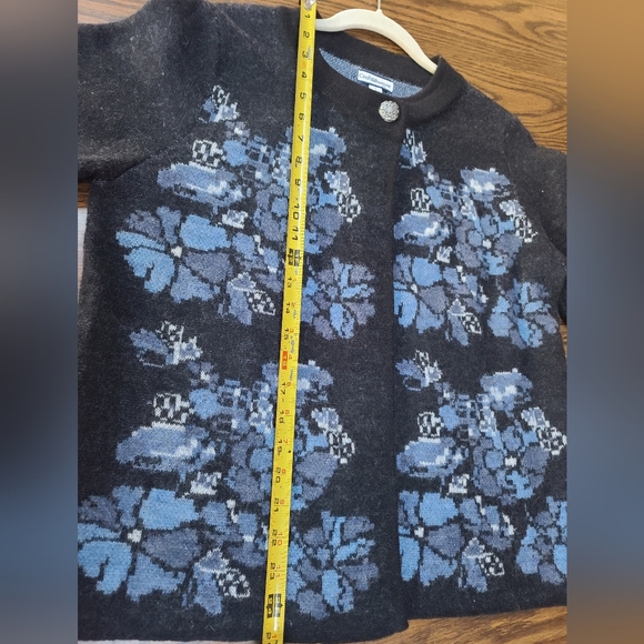 EUC Woman's L Croft & Barrow 100% warm wool cardigan - Picture 10 of 12